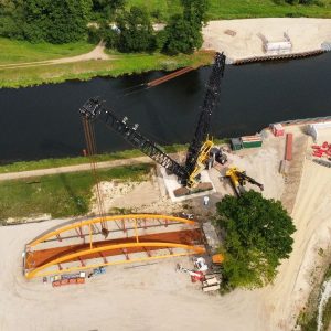 Brückenbau an der Elbe