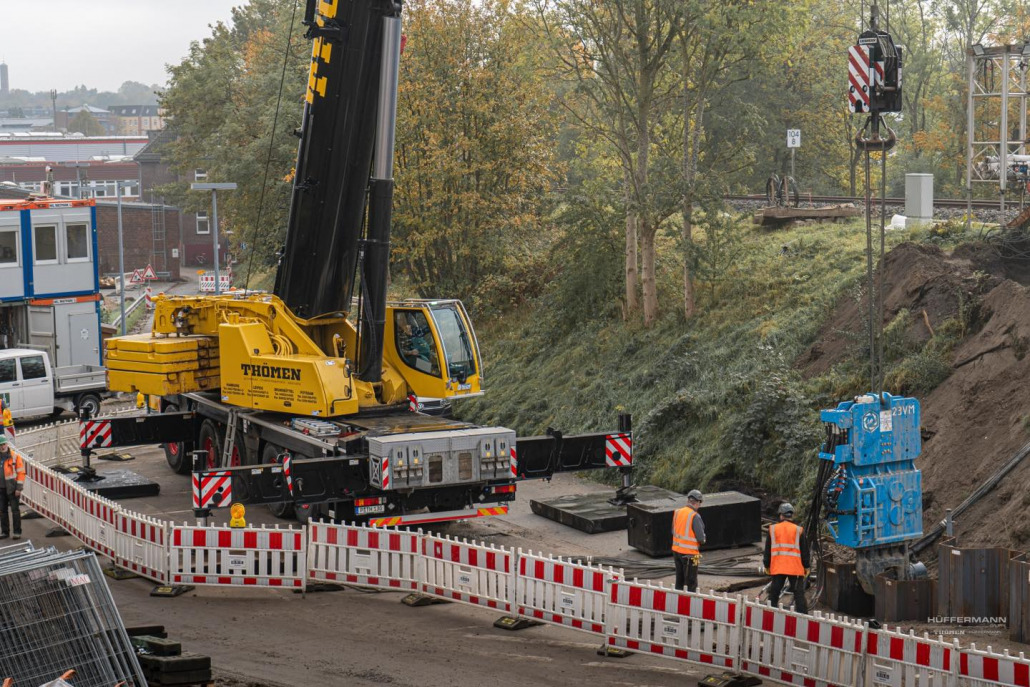 Brückenbau Kiel - Thömen setzt Behelfsbrücke mit LTM und LTF ein