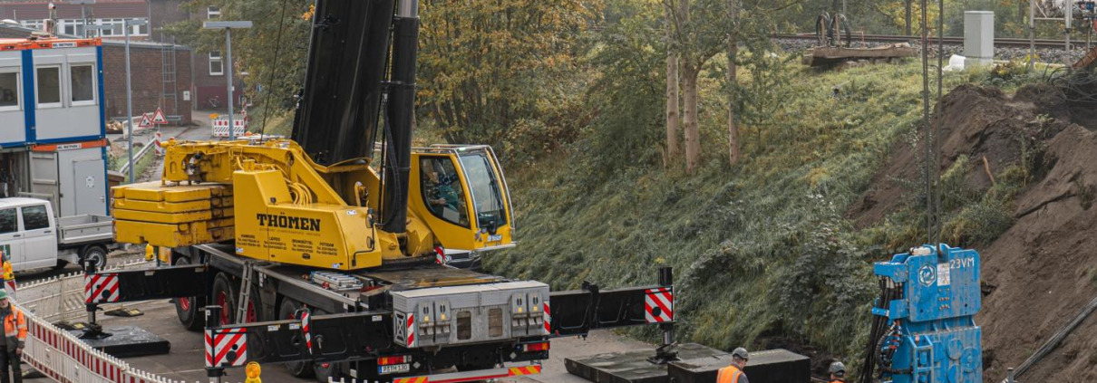 Brückenbau Kiel - Thömen setzt Behelfsbrücke mit LTM und LTF ein