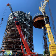 Wärmespeicher der Hamburger Energiewerke am Georgswerder Damm erhält 72 t schweres Kuppeldach