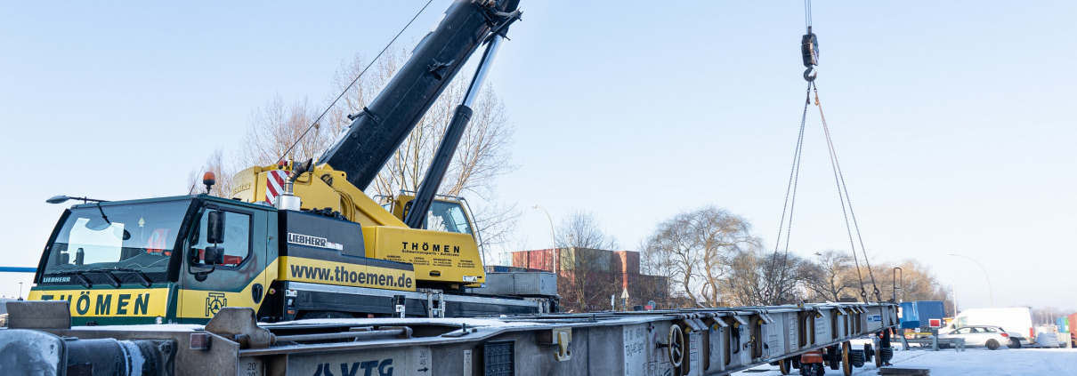 Kranschulung-Thömen-LTM-1070-Feuerwher-Hamburg-Radsatztausch-Gueterwaggon