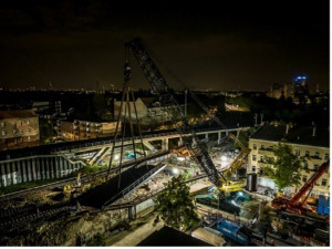 Thömen Schwertransport und Krantechnik GmbH montierte mit dem Liebherr LR 1800-1.0 zwei Eisenbahnbrücken in Berlin