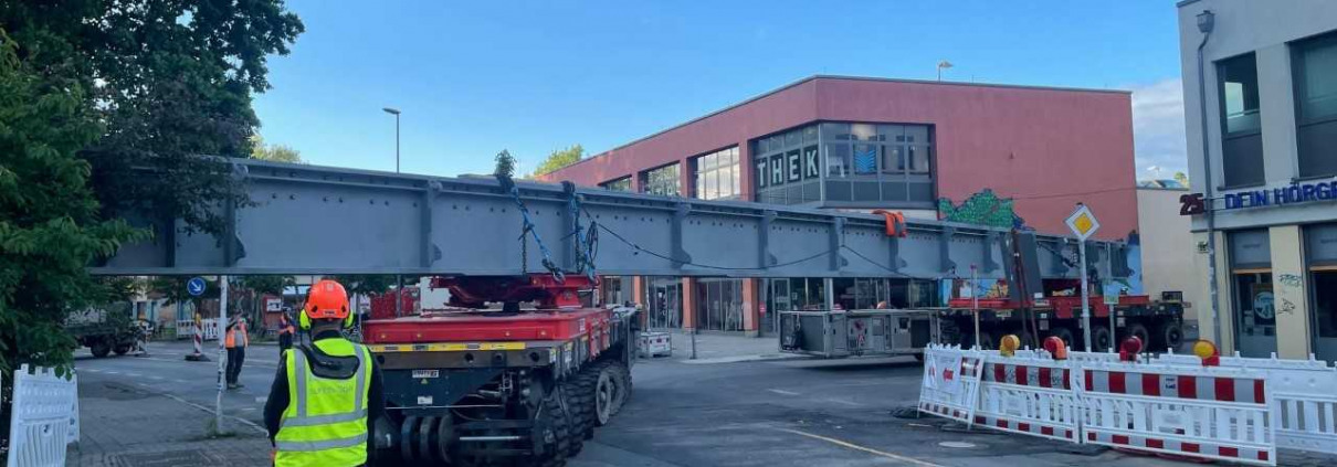 Brückenbau und Transport mit SPMT S-Bahn-Station Berlin Thömen