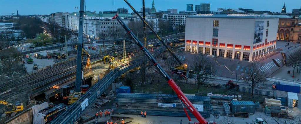 Brückendemontage Thömen-ltm-1650-8-1-ltm-1350-6-1-Brückenteile Hamburg