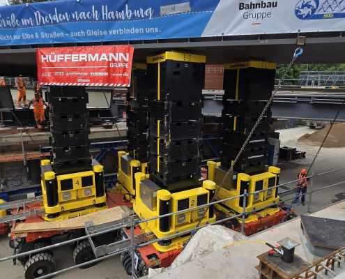 Jack-Up Hubsystem für Brückenmontage mit SPMT Modulartransporter