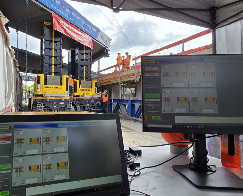 Projektplanung bei Brückenmontage mit Hubsystem von Enerpac