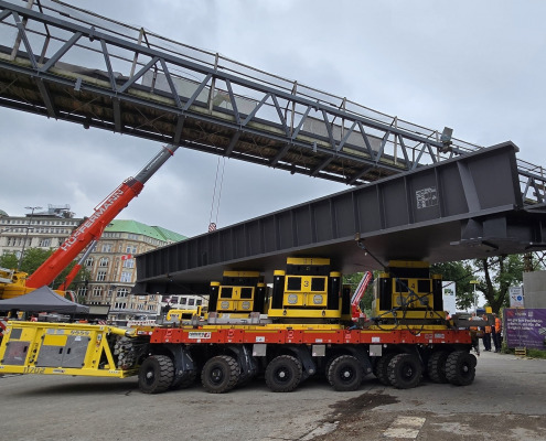 Kranarbeiten Hamburg Ferdinandstor - Brückenmontage mit SPMT und Hubsystem Hüffermann