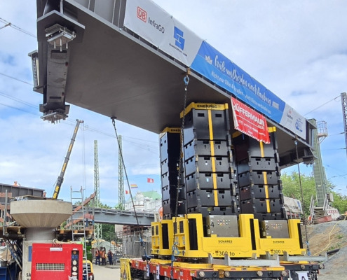 Schwerlasttransport - Brückenmontage Hamburg - SPMT - Hubsystem Hüffermann Gruppe