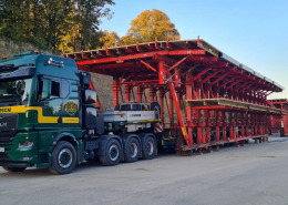 Schwertransport auf A7 Hamburg mit 10-Achs Nooteboom und MAN TGX 41.640 von Schalwagen für Tunnelbau Altona