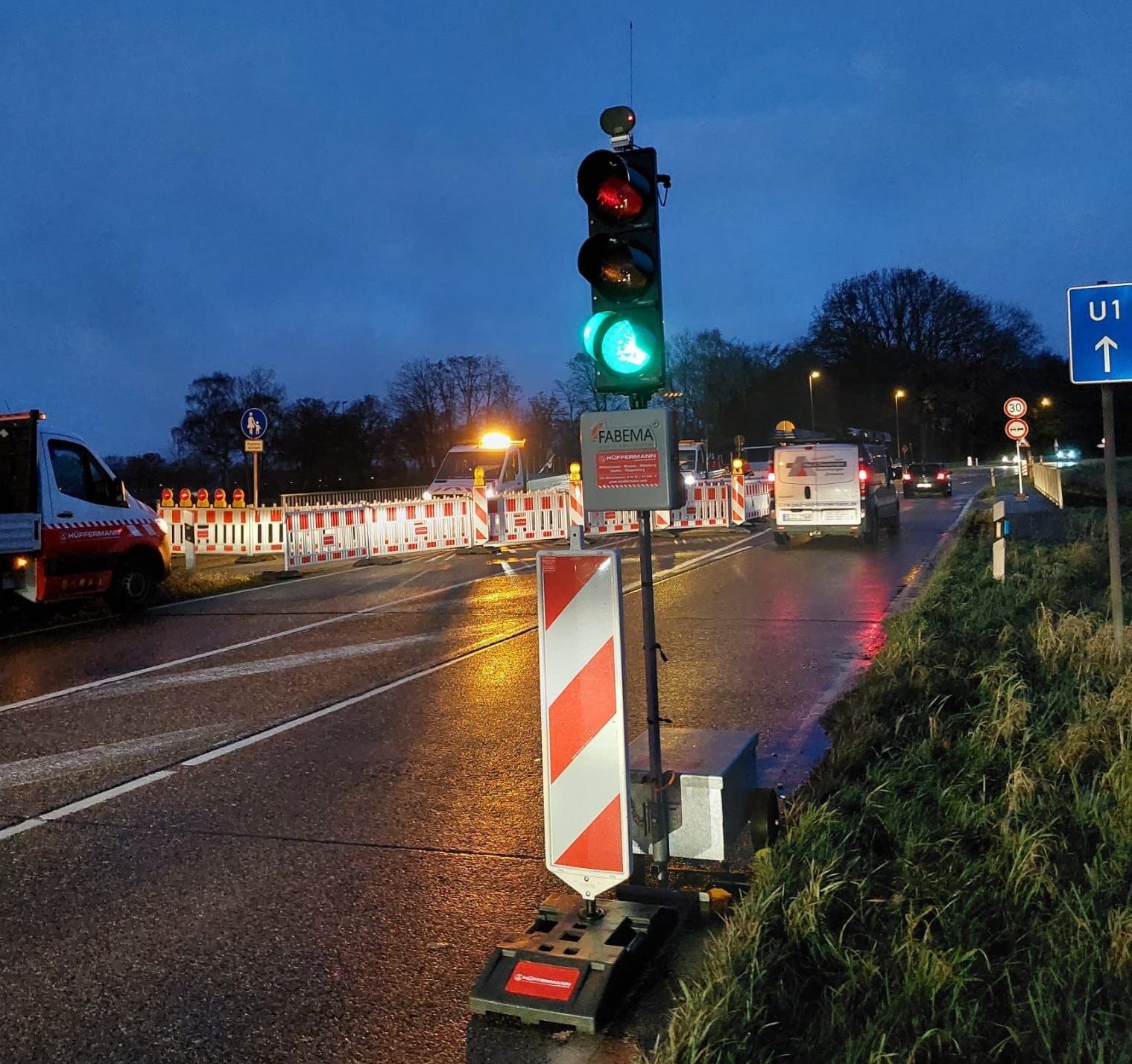 Verkehrstechnik Thömen mobile Ampel Lichtsignalanlage mieten